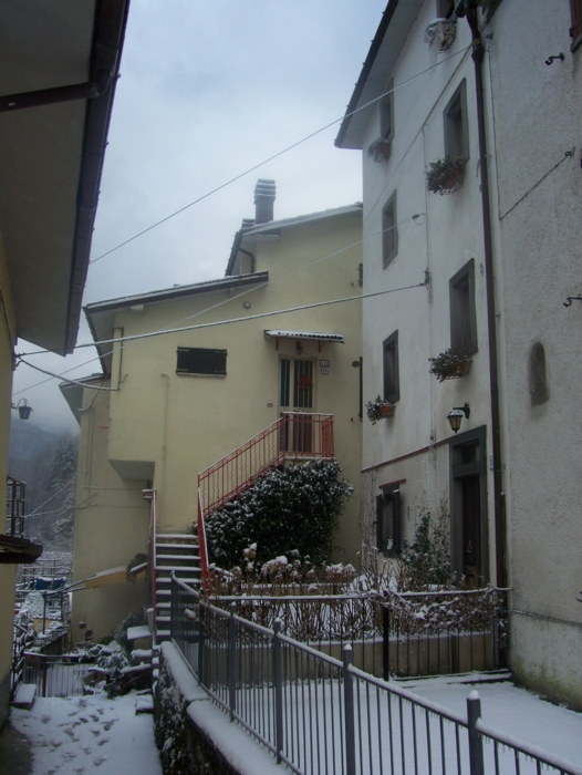  Image name: Case35.jpg 
 width: 526 pixel 
 height: 700 pixel 
 Size: 276070 bytes 
 Click to enlarge 