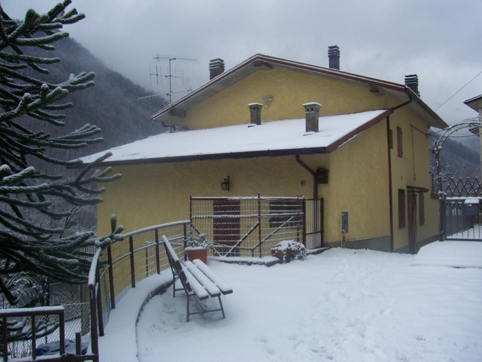  Image name: Case36.jpg 
 width: 700 pixel 
 height: 526 pixel 
 Size: 271156 bytes 
 Click to enlarge 