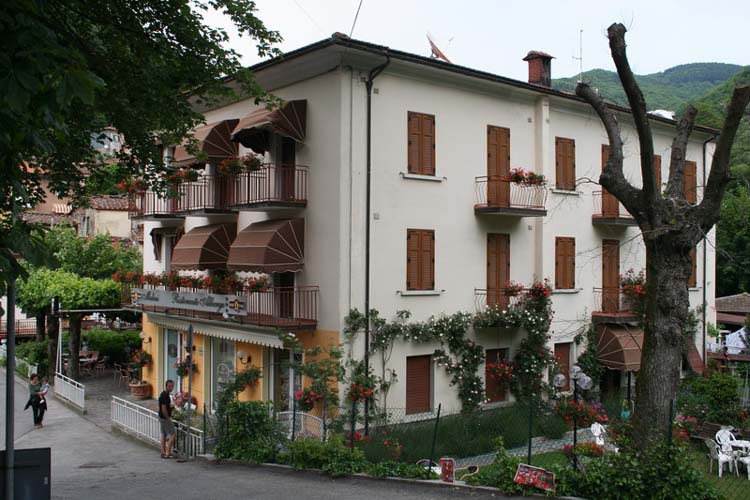  Image name: 02-pracchia.jpg 
 width: 750 pixel 
 height: 500 pixel 
 Size: 76929 bytes 
 Click to enlarge 