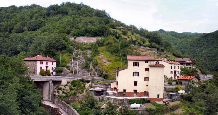  Image name: 01-randaragna.jpg 
 width: 750 pixel 
 height: 398 pixel 
 Size: 67048 bytes 
 Click to enlarge 